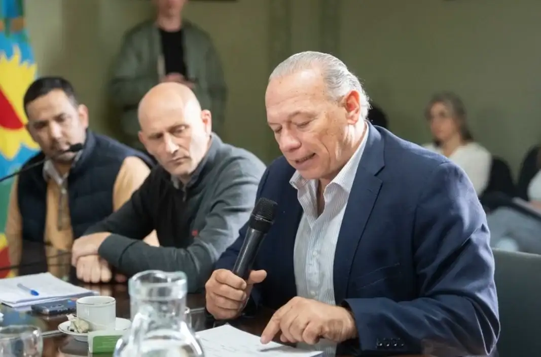 El titular de bloque de Fuerza Patria en el Senado, Sergio Berni, presentó una ley para ponerle un freno a la venta de tierras a extranjeros en la Provincia.