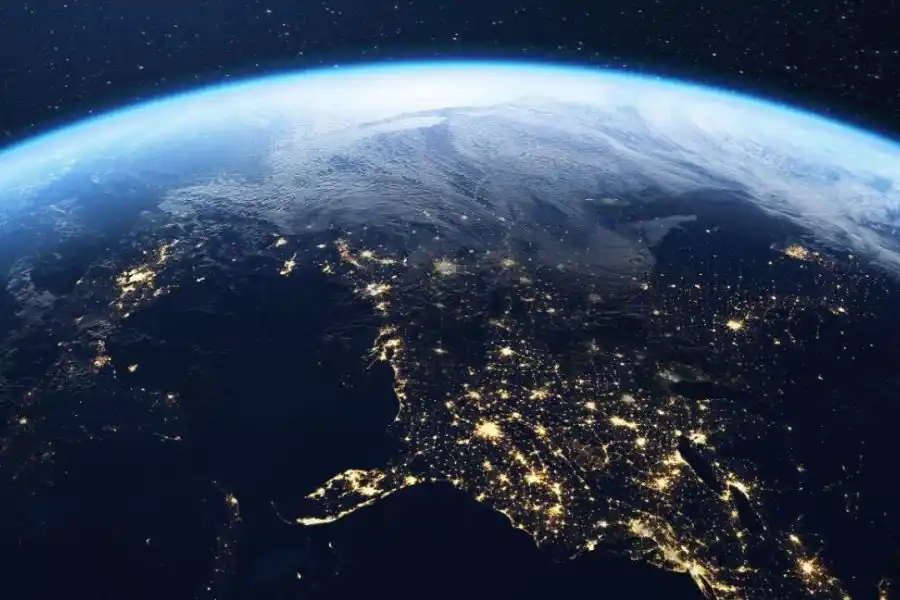 Solo se ve desde el espacio: ¿Qué es el halo azul que rodea a la Tierra?