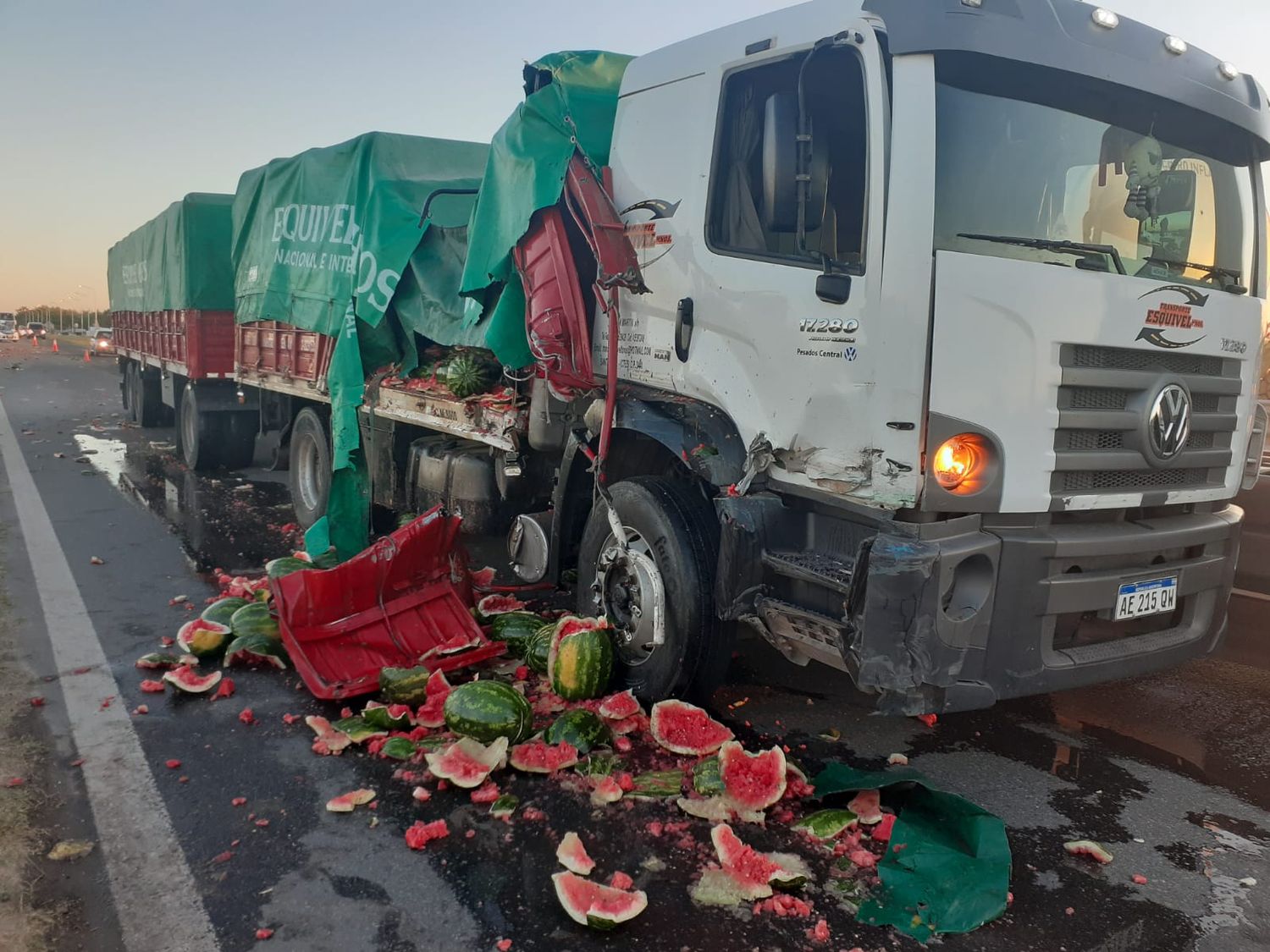 Chocaron dos camiones en la ruta nacional 12