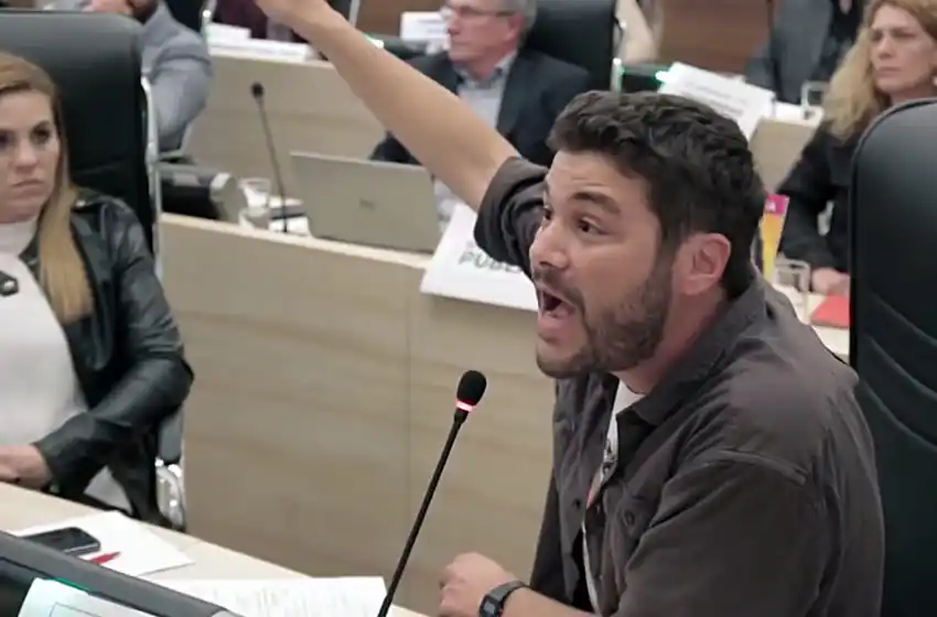 Tras sus polémicas declaraciones, ordenaron una serie de medidas para el concejal Juan Monteverde