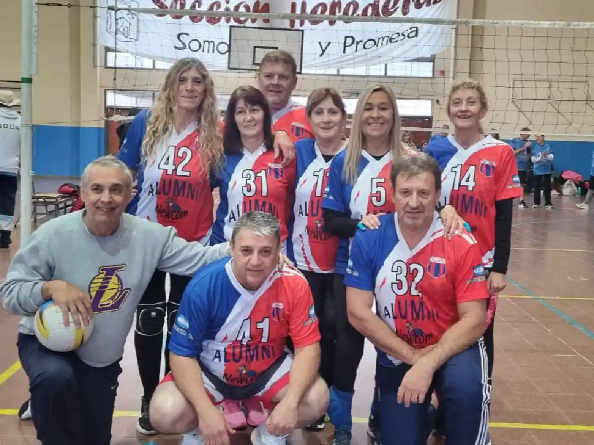 Alumni vivió  una fiesta con  el Newcom