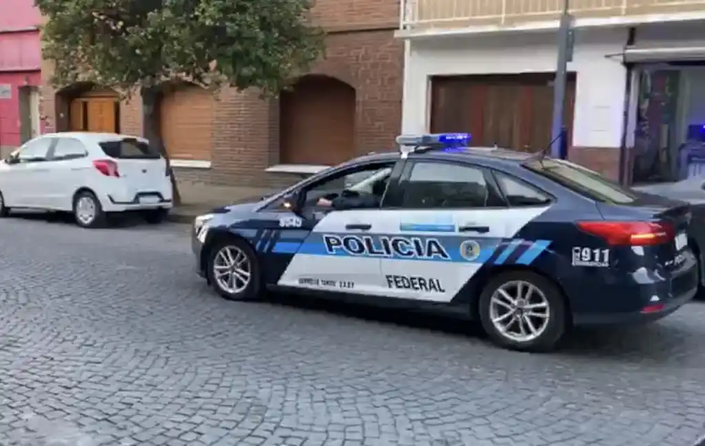 Circula por Tandil un móvil con altoparlante que recuerda las medidas de prevención