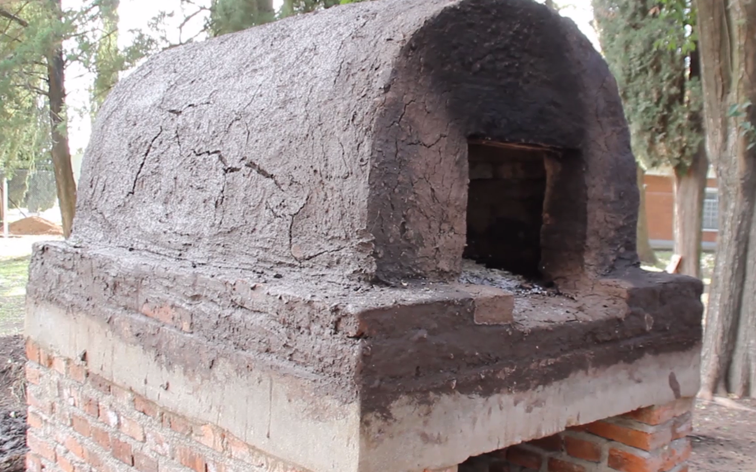 Taller de construcción de hornos de barro