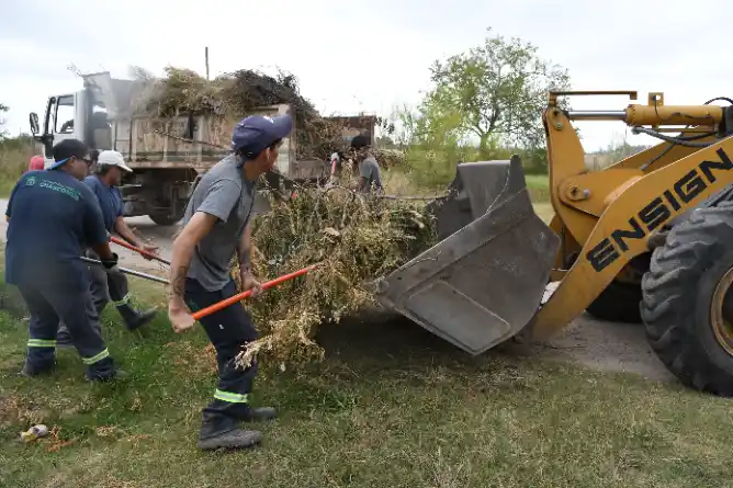 Chascomús y una discusión que vuelve cada verano: la ciudad limpia que se reclama, pero que muchas veces no se cuida