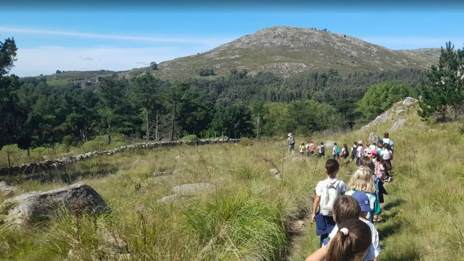 La Asociación Civil Nuestra Tierra, que desde 1996 sostiene una propuesta educativa con fuerte arraigo en la naturaleza y en el cooperativismo, obtuvo la certificación internacional “People and Planet First (PPF)”.