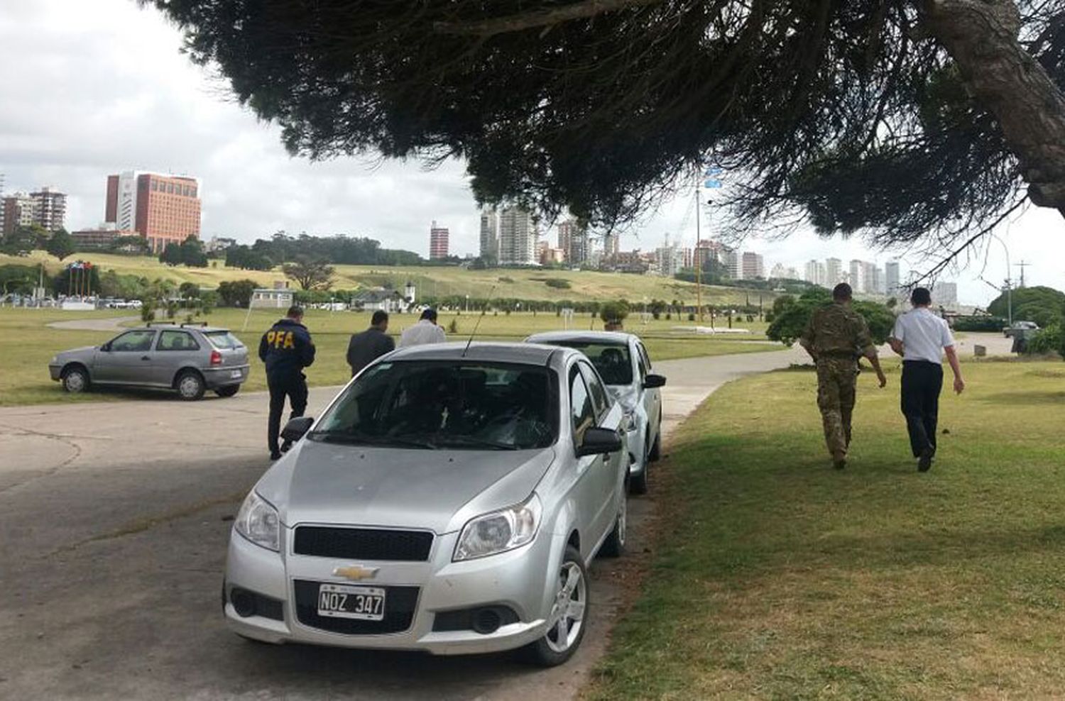 Submarino: secuestraron documentos y computadoras en la Base Naval