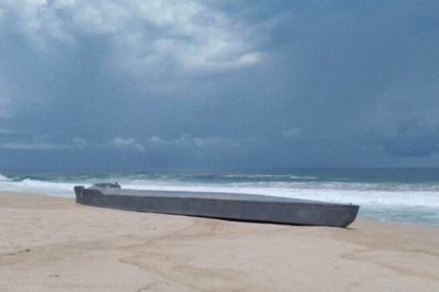 Hallan un narcosubmarino en una playa de México