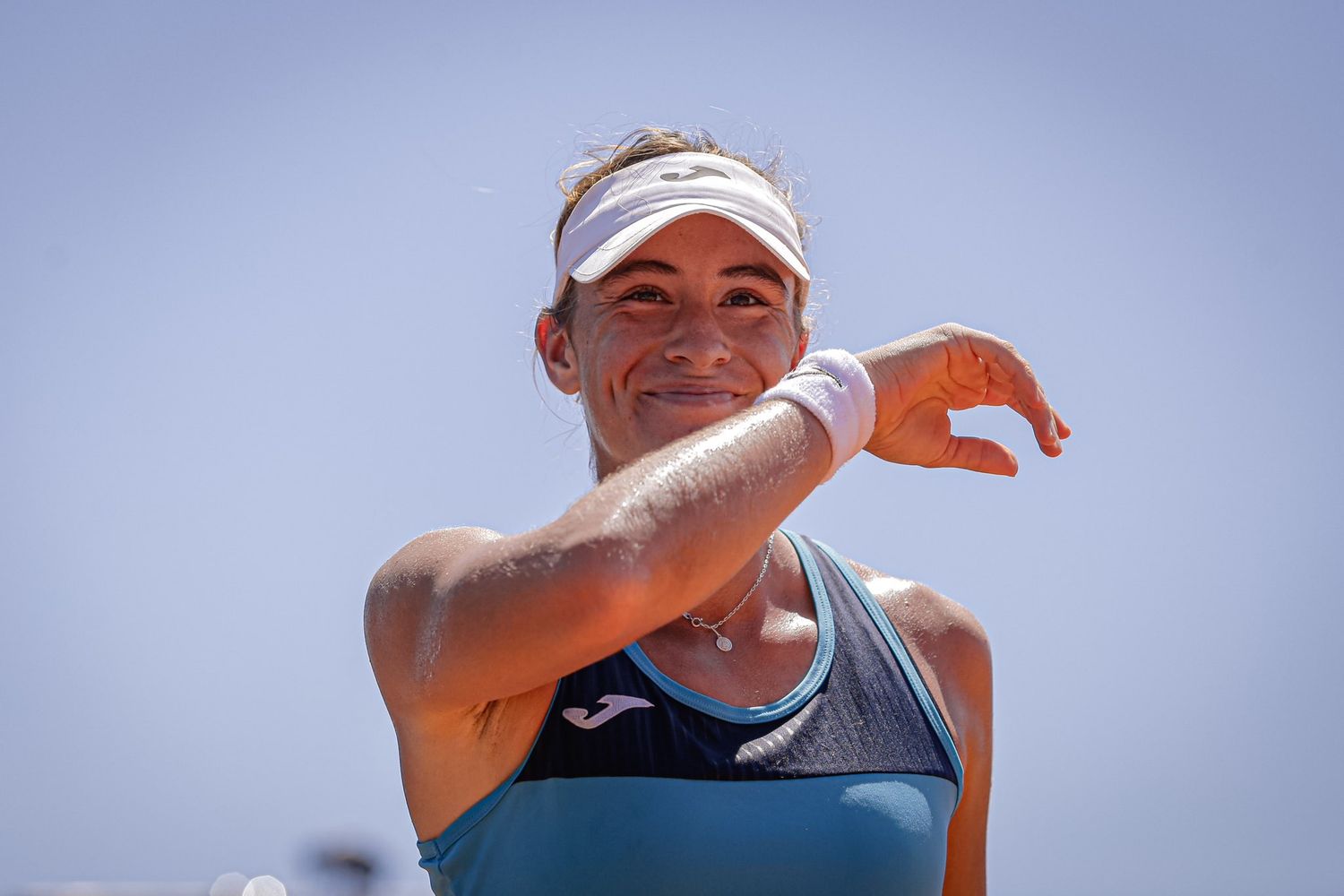 Solana Sierra luchó ante Paquet pero perdió en la qualy de Wimbledon