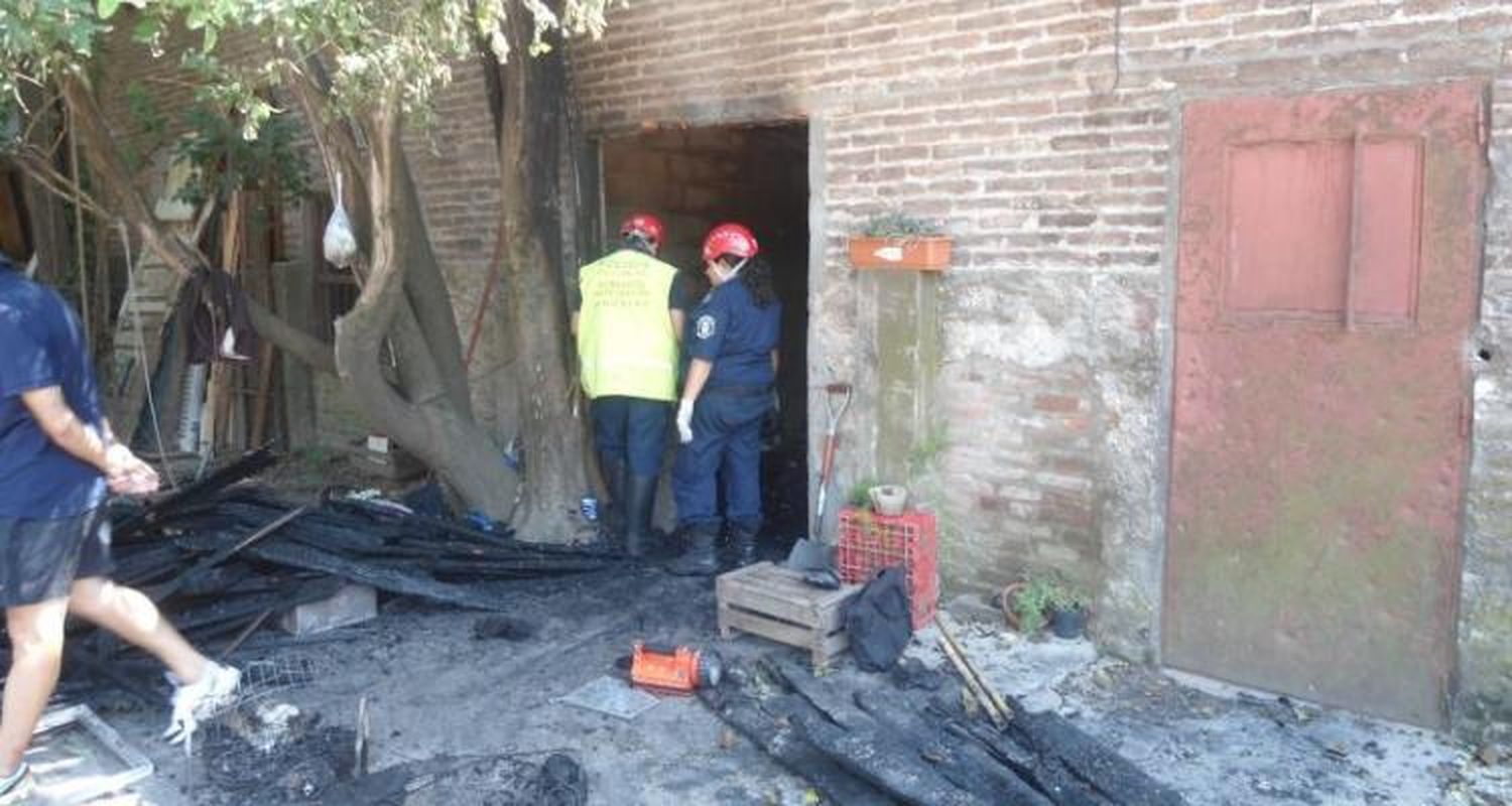 Aguardan resultados de pericias realizadas en el incendio  de Pellegrini al 2700