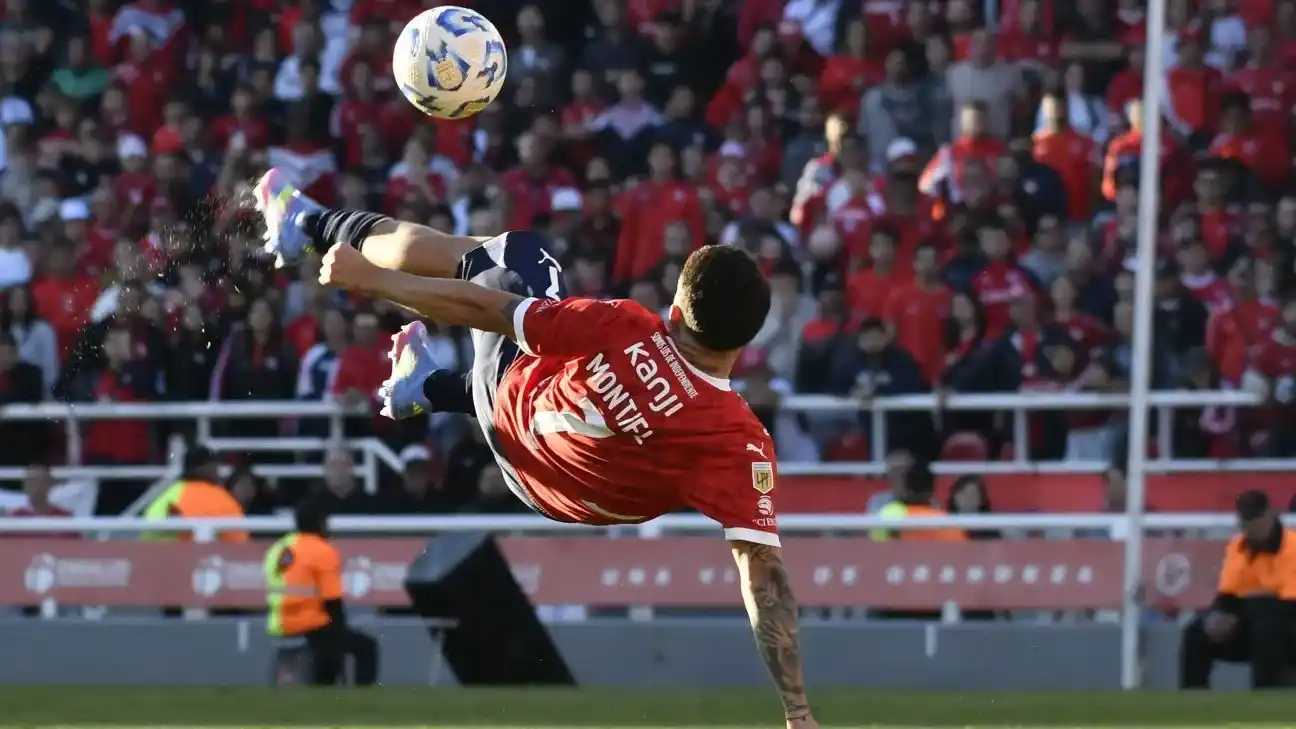 El futbolista de Independiente se quedó con el galardón al mejor gol