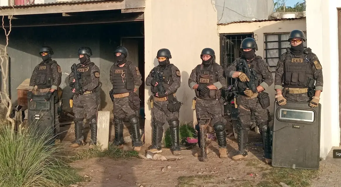 En una finca. Del barrio San Martín, se desarrolló uno de los operativos policiales