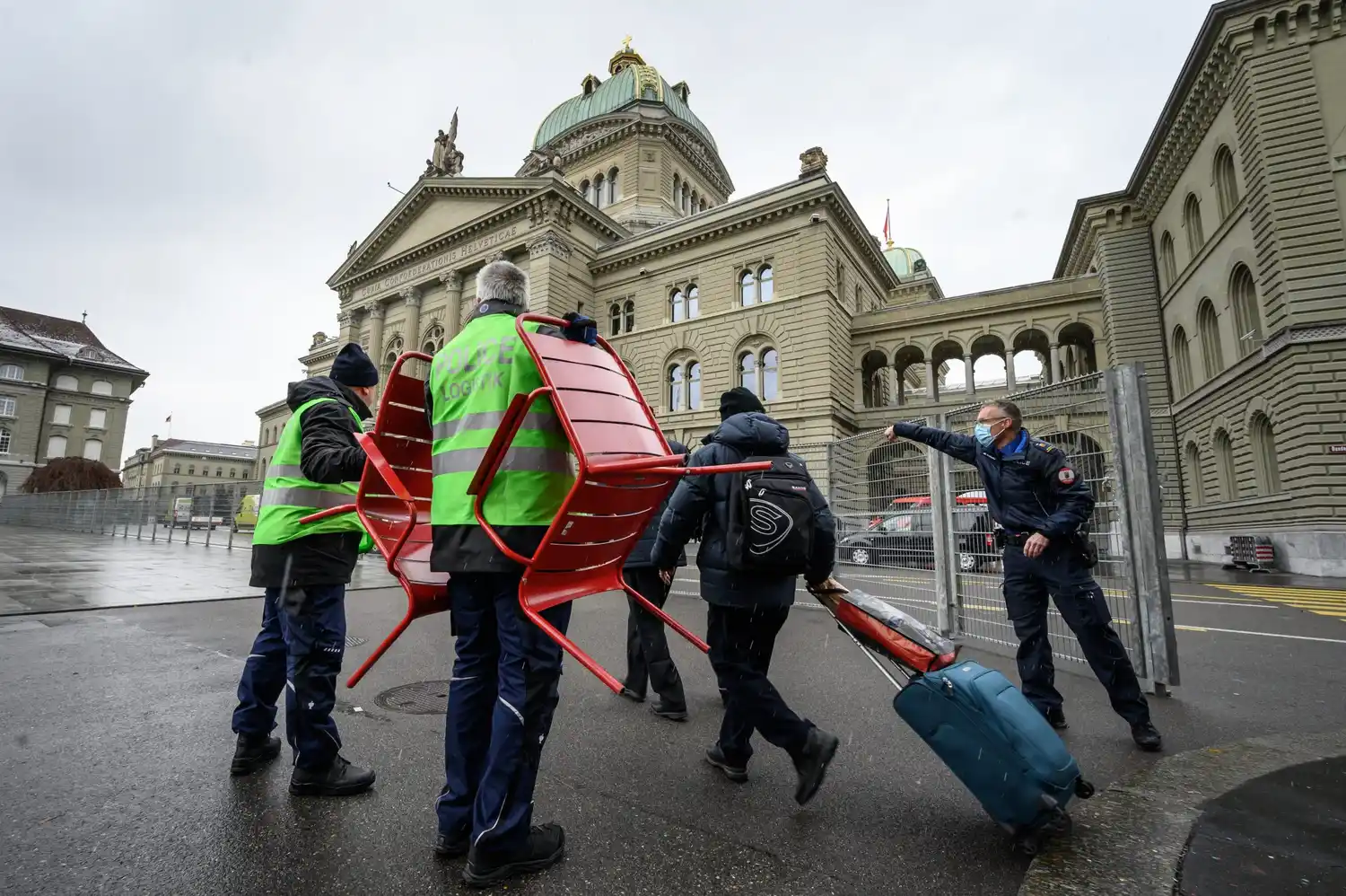 Suiza aprobó la denominada "Ley Covid" en referéndum en medio de un aumento de casos