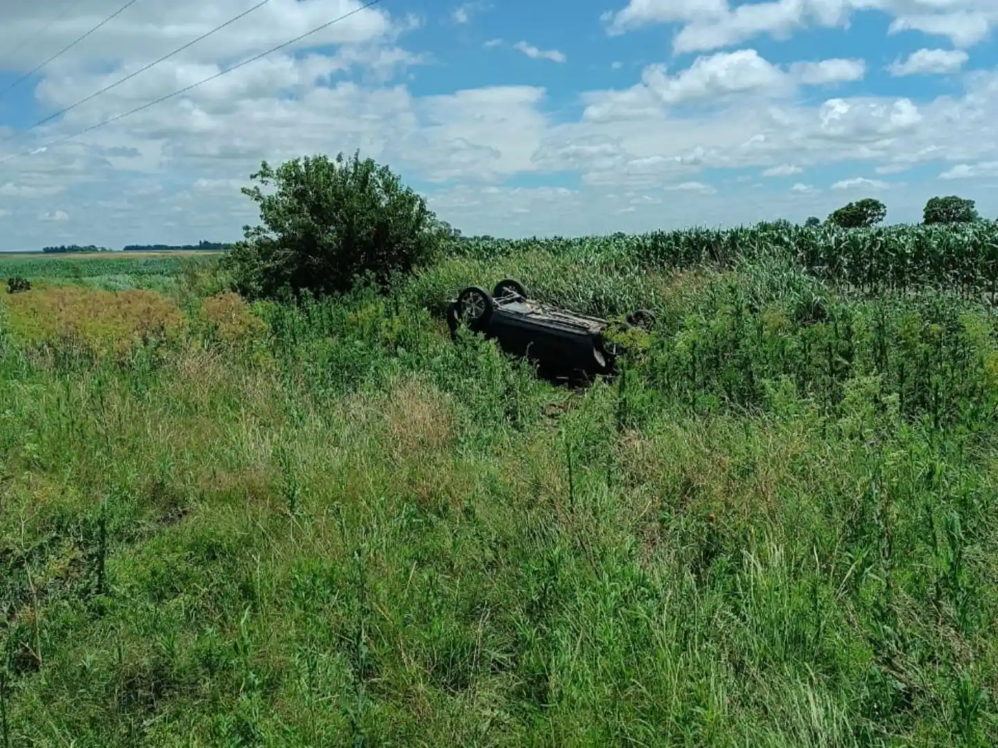 Vuelco vehicular en Ruta 12: Bomberos Voluntarios de Crespo intervinieron en la emergencia