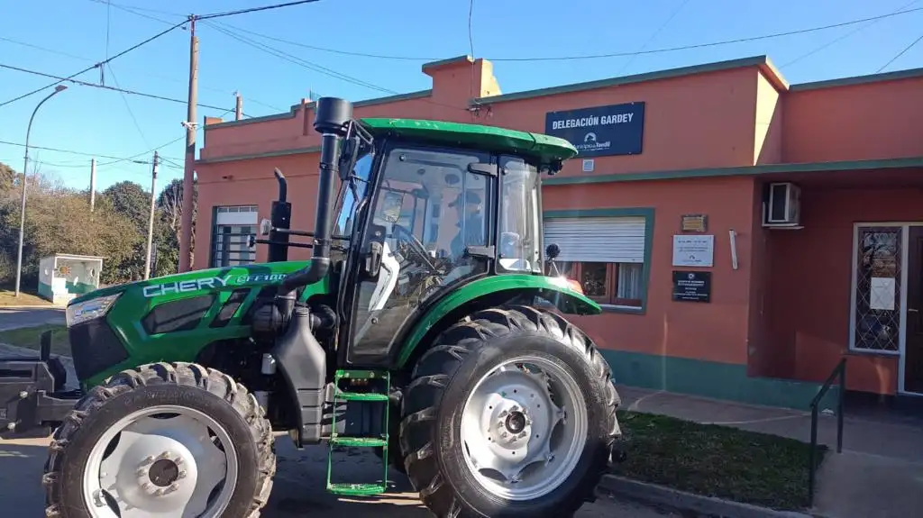 El Municipio incorporó nueva maquinaria para prestar servicios en Vela y Gardey