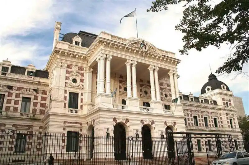 Decretan asueto administrativo provincial para el 24 y 31 de diciembre y el 2 de enero