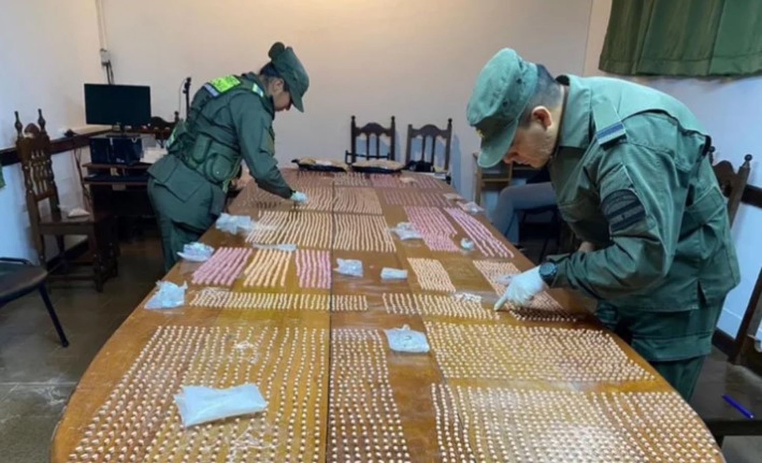 Detuvieron en Corrientes a una mujer que viajaba con 20.655 pastillas de éxtasis y 4 kilos de cocaína