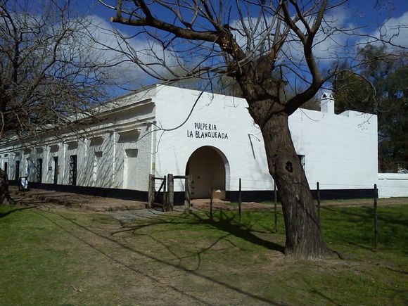 Reabre la Pulpería La Blanqueada tras la inundación de Areco: El espacio mítico de encuentro gauchesco