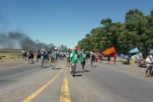 Fanazul: sigue el acampe y habrá nuevos cortes de ruta durante esta semana