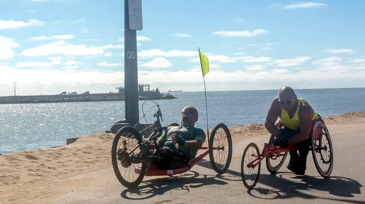 Handcycle. Urbano y Silva en la Escollera
