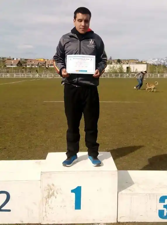 Germán Schlude se coronó campeón en la final del torneo de atletismo adaptado