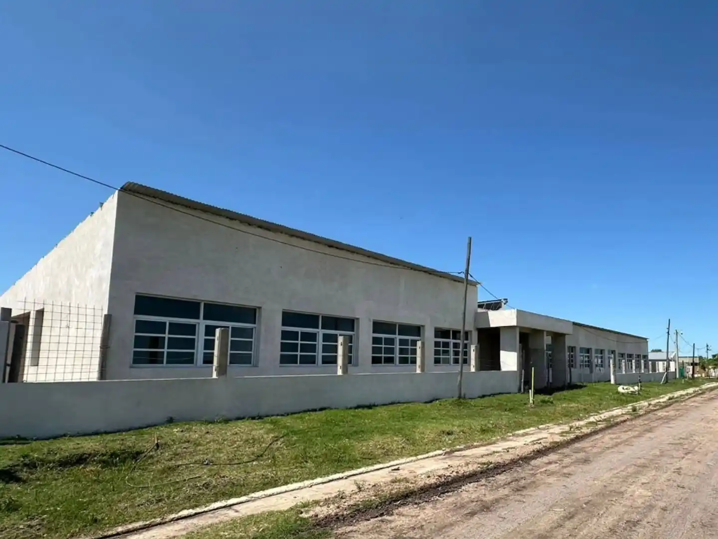 Larroque avanza con la finalización del nuevo edificio de la Escuela Técnica Nº 4