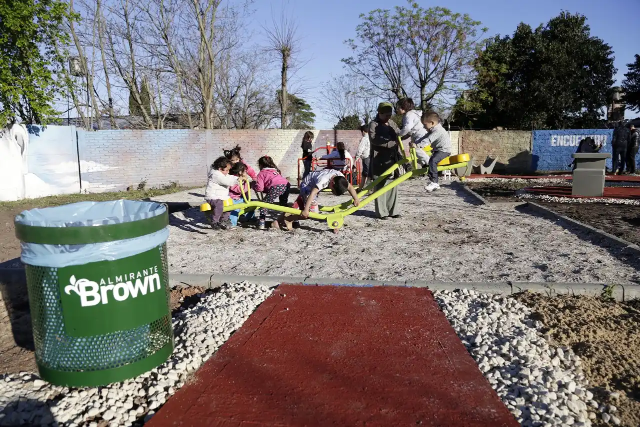 Almirante Brown: El municipio puso en valor la Plaza René Favaloro 