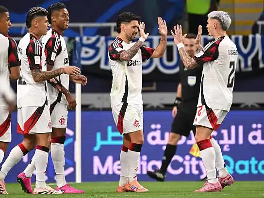 De Arrascaeta festeja uno de sus dos goles.