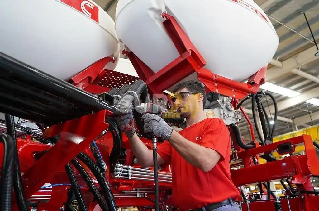 El empleo registrado creció en agosto 2,8% interanual