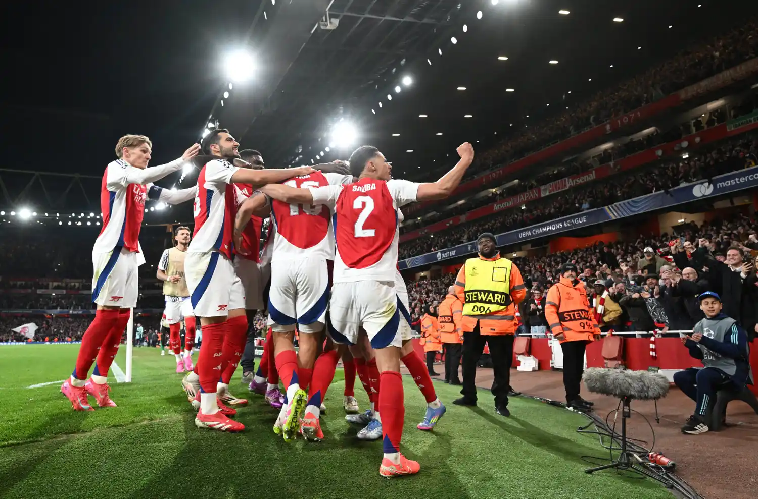 Arsenal goleo al Real Madrid por la ida de los cuartos