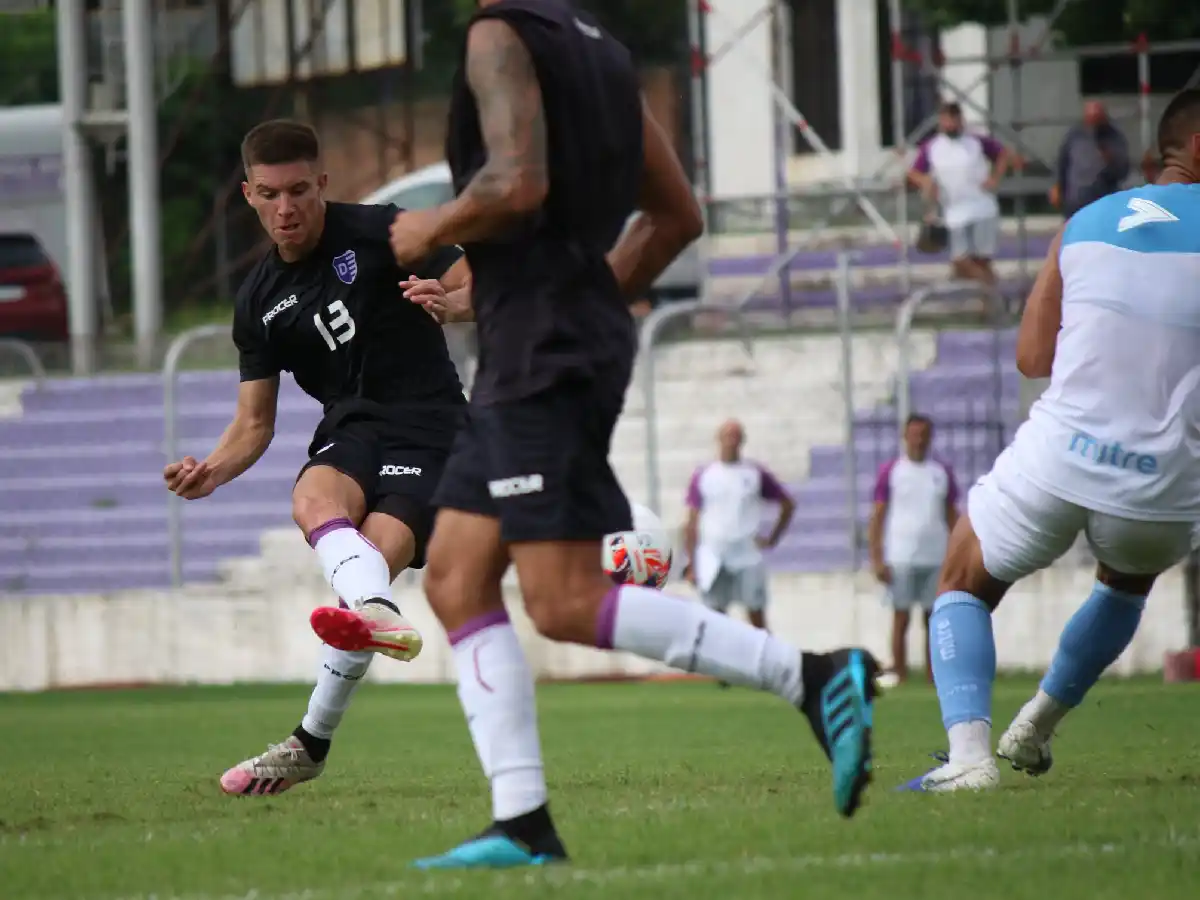 Gol de Camisassa en amistoso de Villa Dálmine