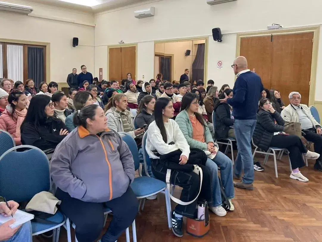 Emprendedores, artesanos, estudiantes y comerciantes fueron capacitados sobre marketing