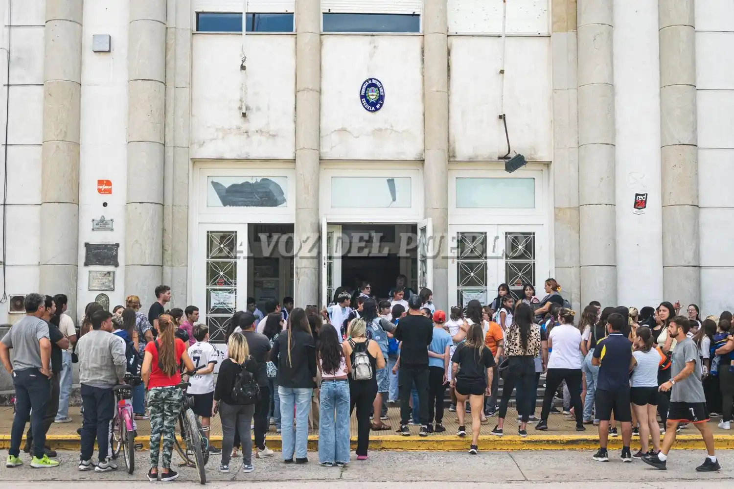 Alegría compartida en el inicio de clases