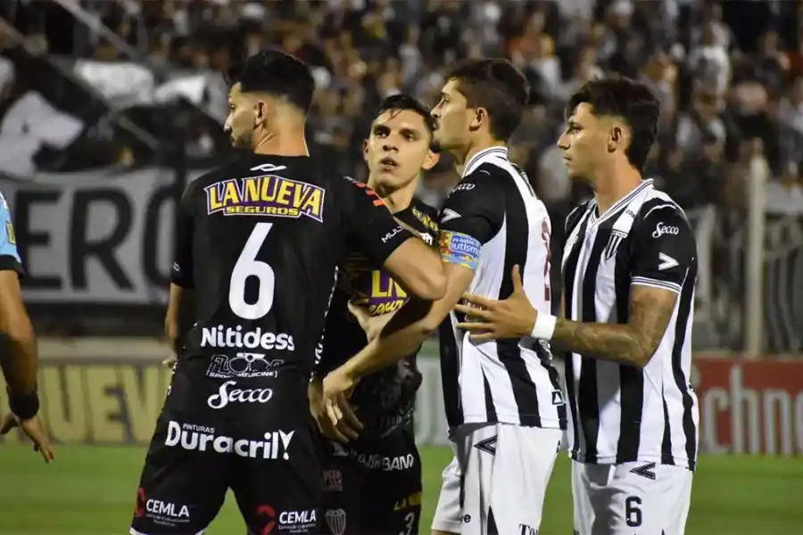 Primera Nacional: se adelantó Estudiantes de Buenos Aires y empataron en el Bajo Núñez