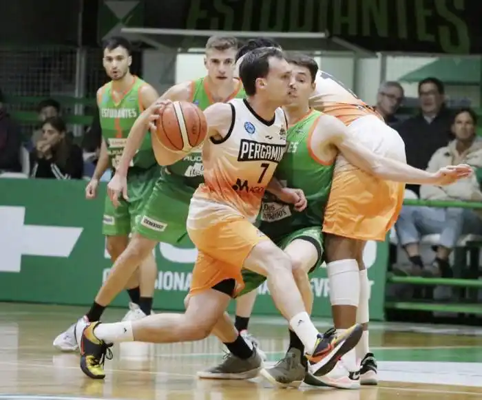 Estudiantes fue una tromba  y ganó con comodidad  ante Pergamino Basquet