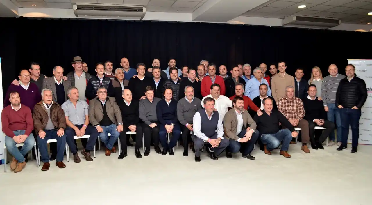 Foro de intendentes de Cambiemos en San Martín con crítica a espacios del "pasado más oscuro de la provincia"