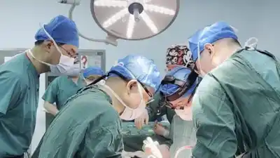 China: un equipo de médicos operó un ojo a 4.000 kilómetros de distancia gracias a una cirugía robótica pionera