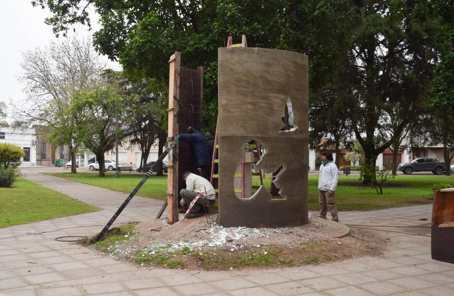 Avances de la escultura en plaza San Martín