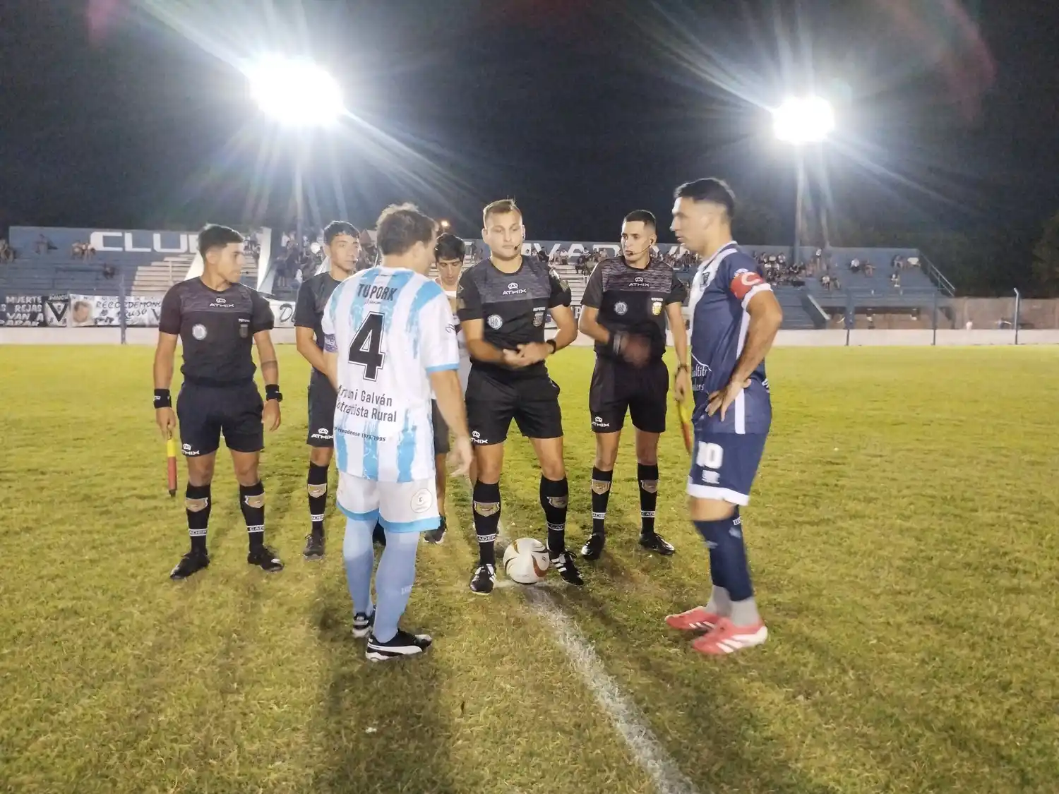 La V Azulada y la Academia empataron en el Coloso de calle Sarmiento. Foto: Fabián Gallego.