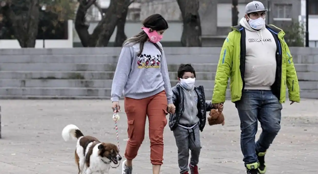 La OMS recomendó el uso de tapabocas en niños a partir de los 12 años