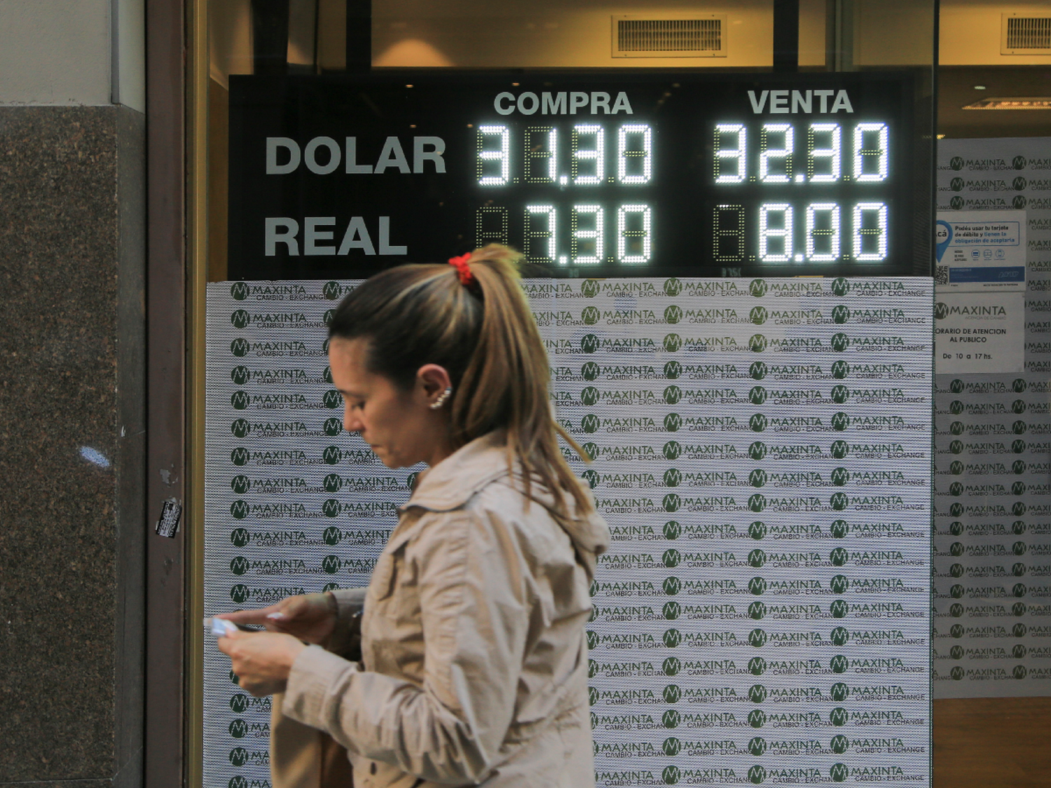 El dólar superó los 32 pesos a pesar de que el Banco Central volvió a vender reservas