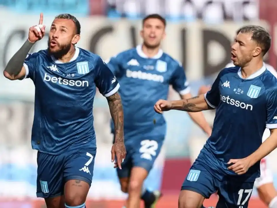 Racing goleó a Deportivo Riestra y se metió en los cuartos de final de la Copa Argentina