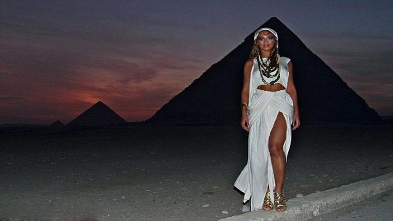 PARTICULAR EXPOSICIÓN DE BEYONCÉ enardece a los egipcios