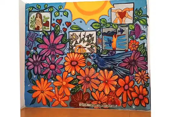 La Unidad Penal Nº 6 presentó un mural colectivo como cierre pedagógico de la escuela de Jóvenes y Adultos