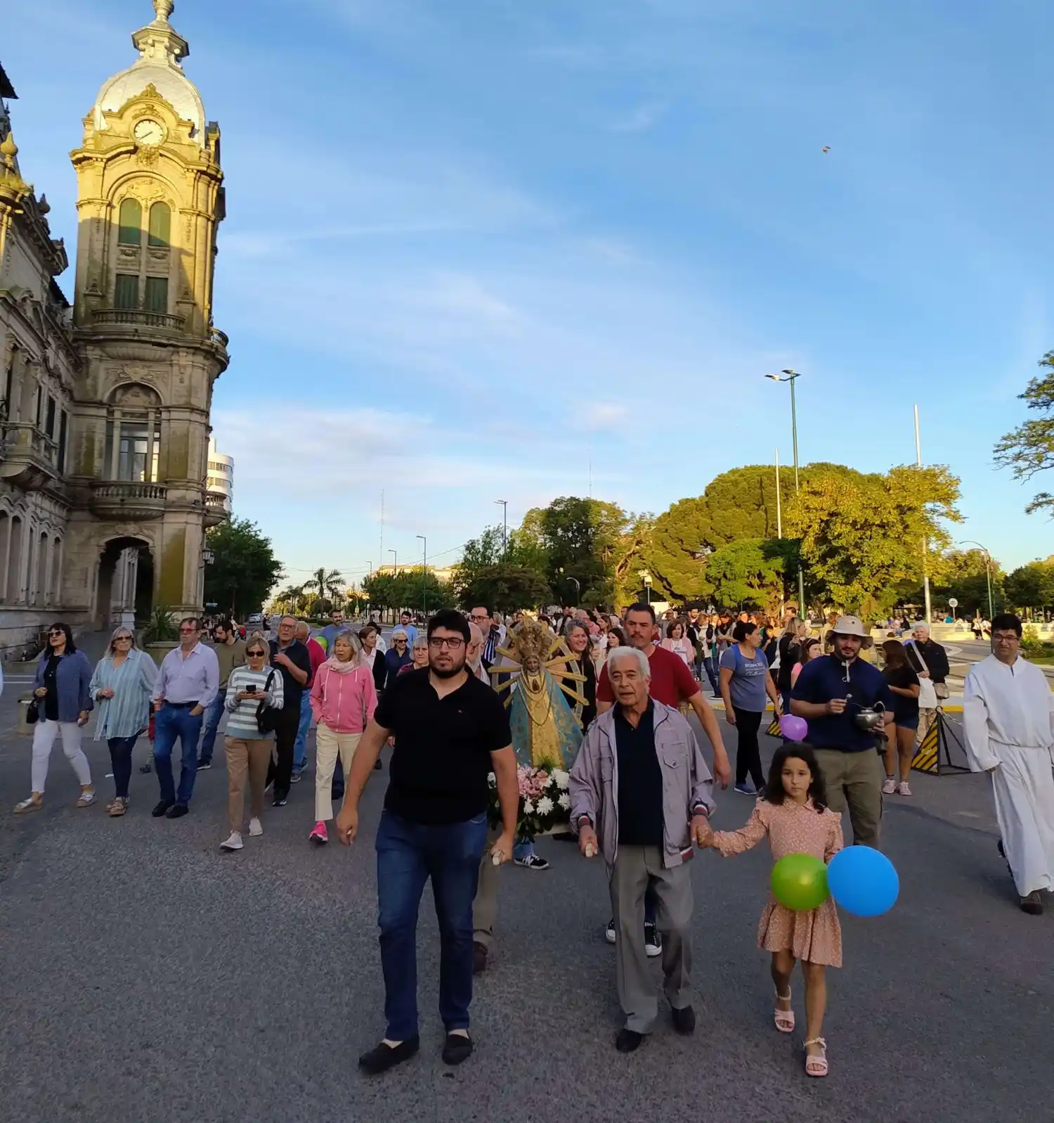 María, en plazas de Tres Arroyos