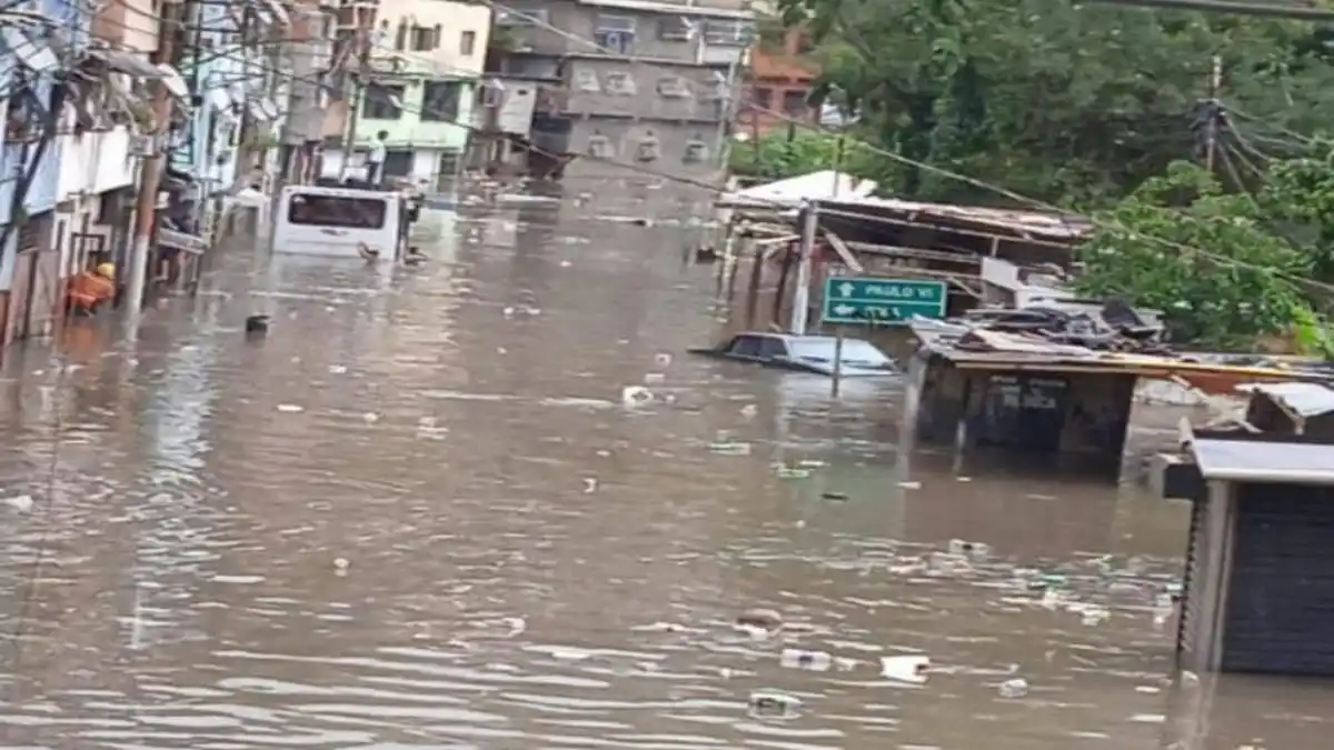 ¡PALO DE AGUA, MI HERMANO! Lluvias azotan Caracas y varios estados del país