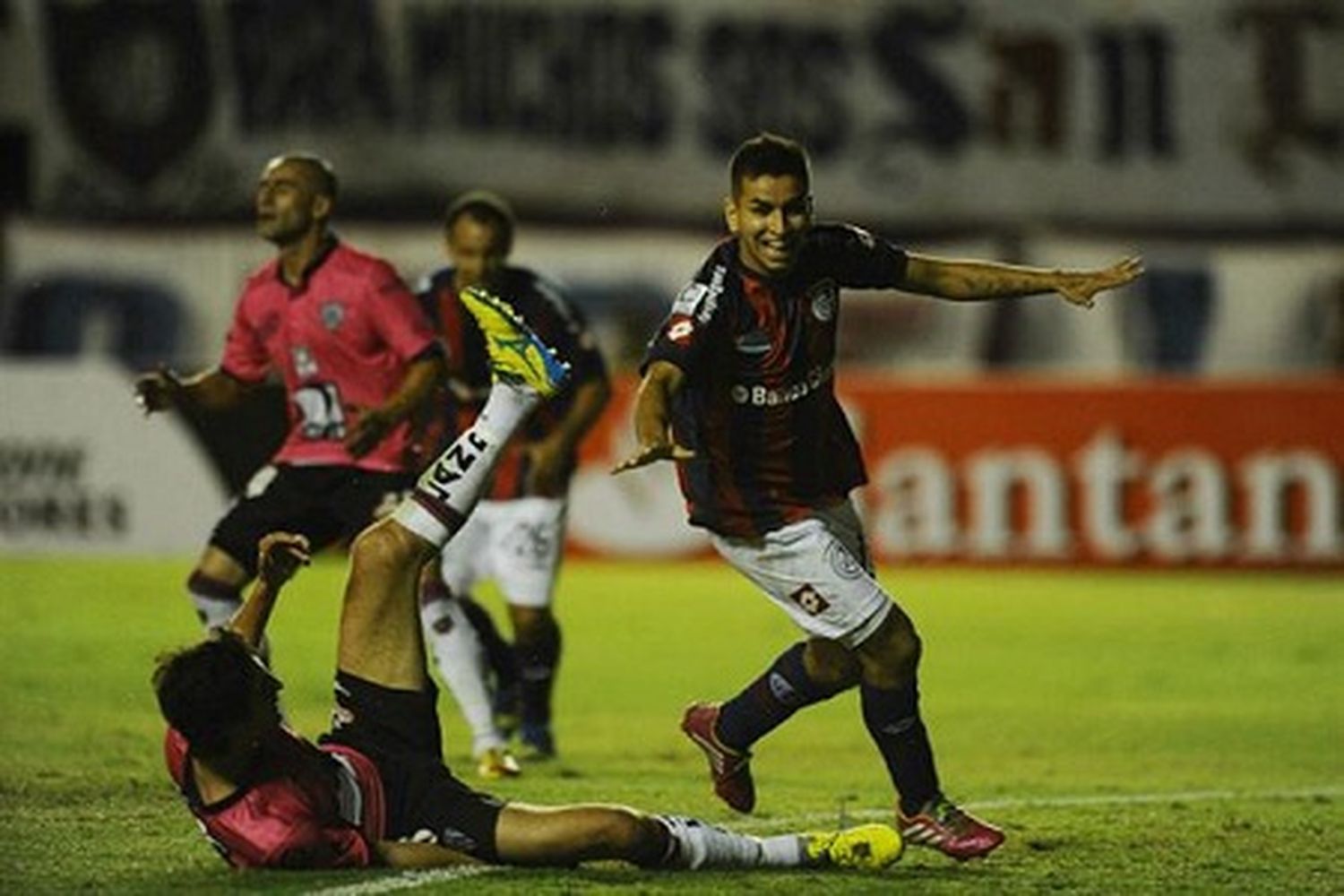 A San Lorenzo le costó conseguir su primer triunfo en la Copa