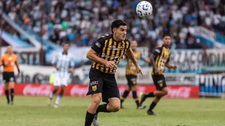 Mateo Palmieri es uno de los jugadores de Santamarina.