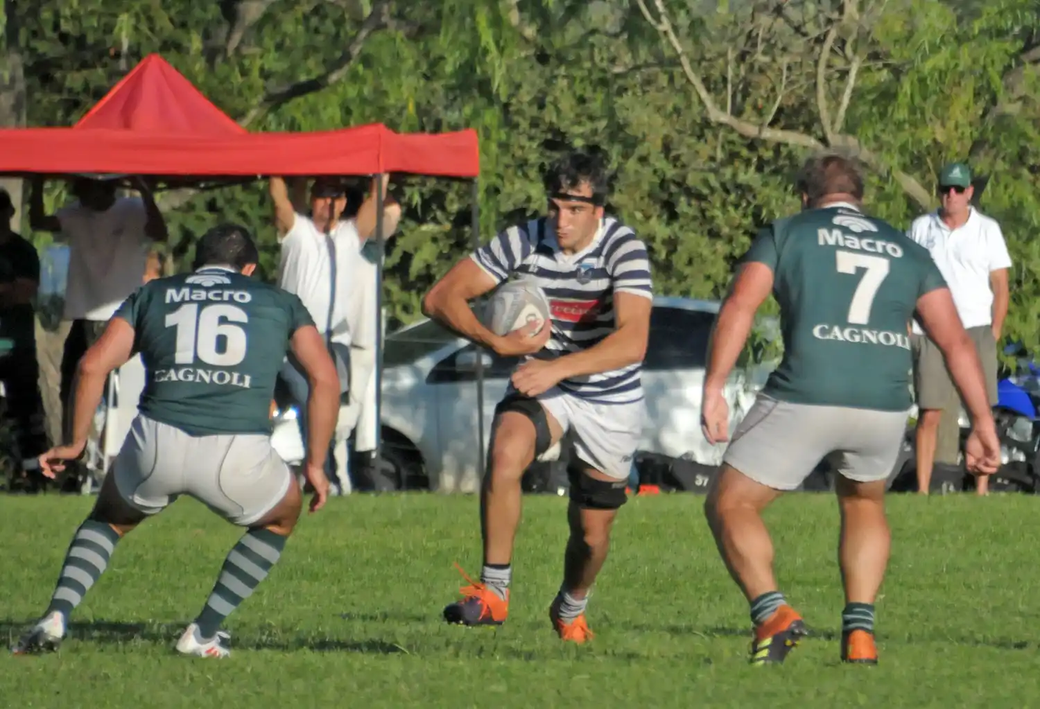 Los Cardos y Los 50 estarán frente a frente en Los Laureles.