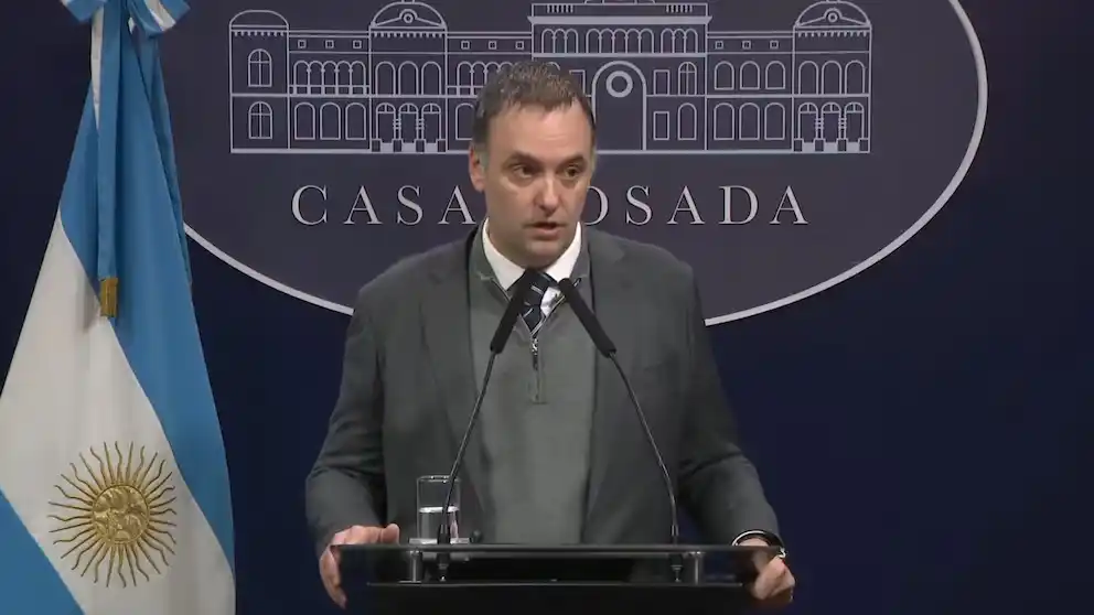 Conferencia sin preguntas del vocero presidencial Manuel Adorni