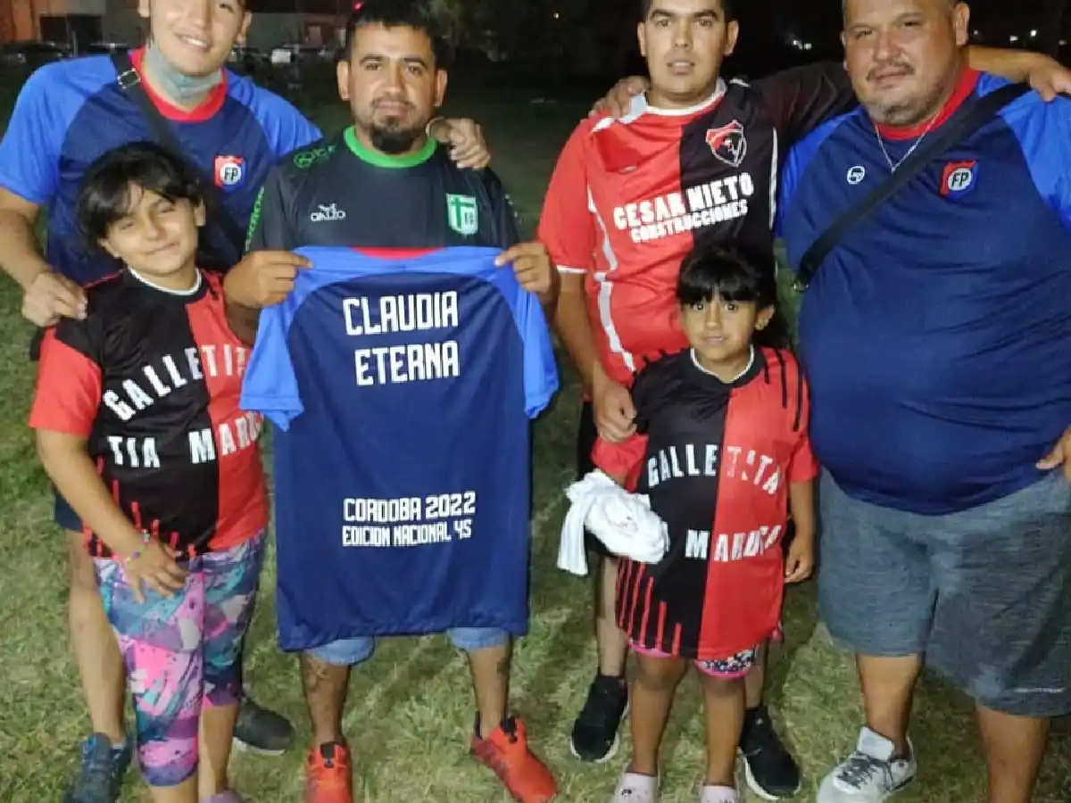 La camiseta de Claudia,  el homenaje en el Nacional  a la querida inspectora